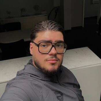 Oppas in Charleroi: Emir