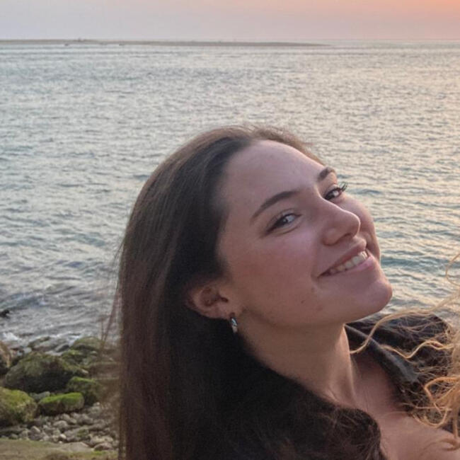 Babysitter in Bordeaux: Camille La Gamba-Gilli