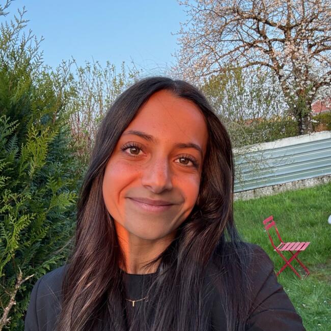 Babysitter in Épernay: Dalila