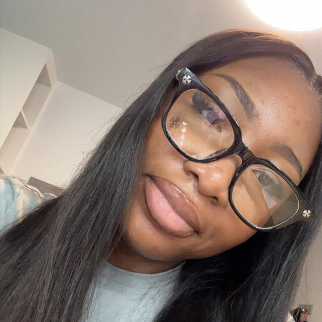 Babysitter in Northampton: Hannah