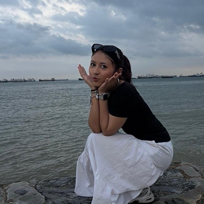 Babysitter in Singapore: Alisha