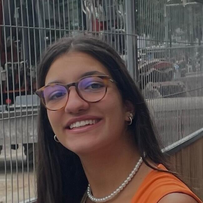 Babysitter in Lavos: Raquel