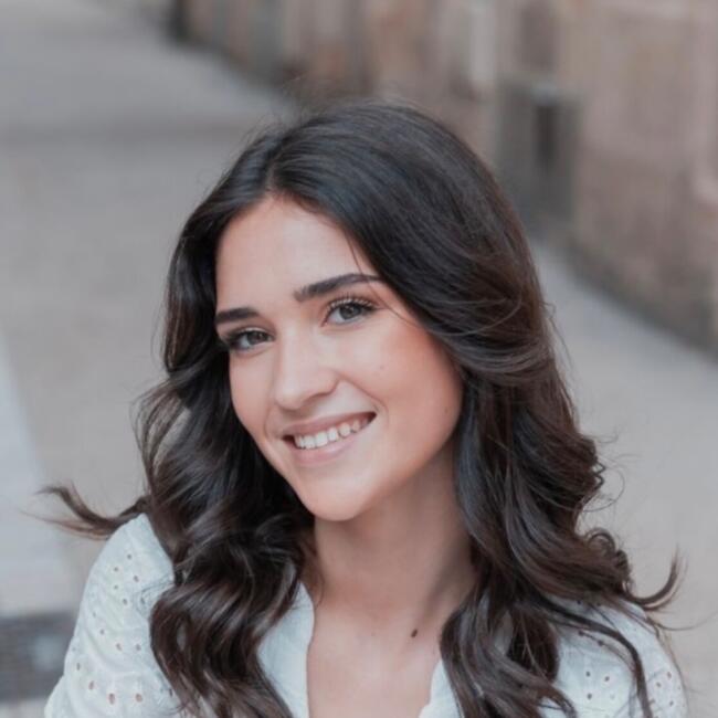 Babysitter in Is-sur-Tille: Louna