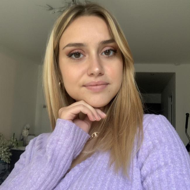 Barnevakt i Reims: Laura