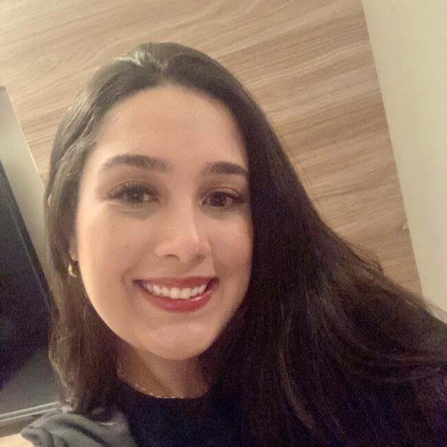 Babysitter in Brasília: Juliana