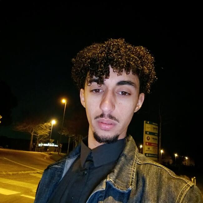 Babysitter in Saint-Nazaire: Oussama Oussama OussamaOuOussa