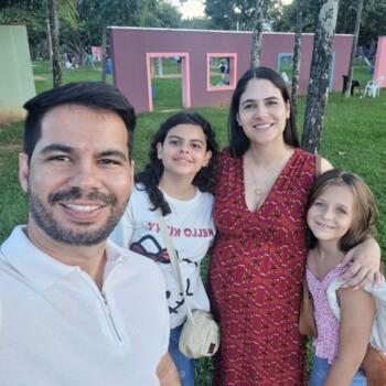Emprego de babá em Uberlândia: emprego de babá Adonys
