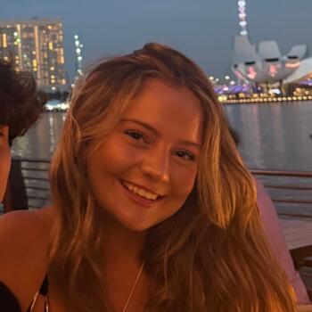 Babysitter in Singapore: Molli