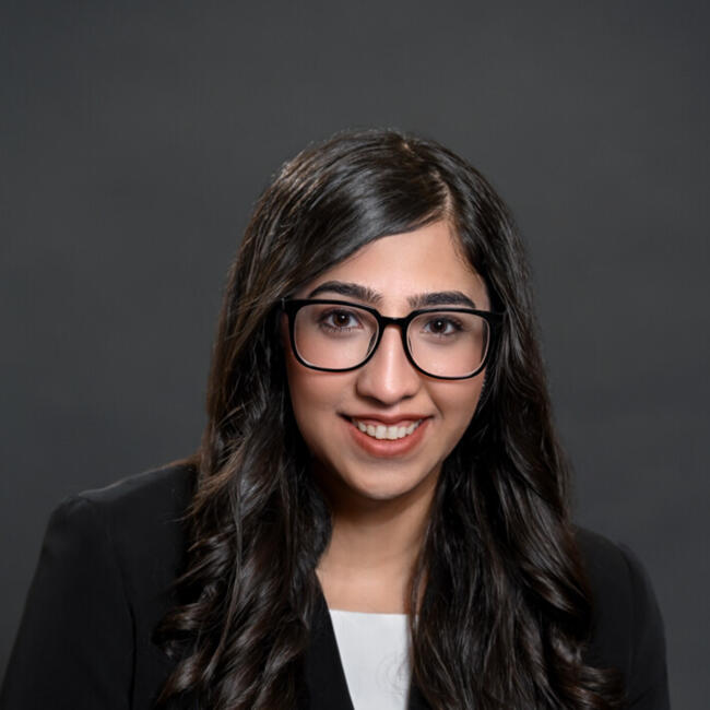 Babysitter in Miami: Zara