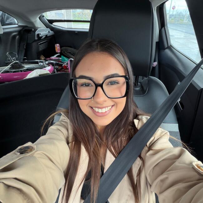 Babysitter in Saint-Père-Marc-en-Poulet: Kayna