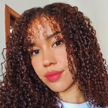 Babysitter em Porto Salvo: Larissa