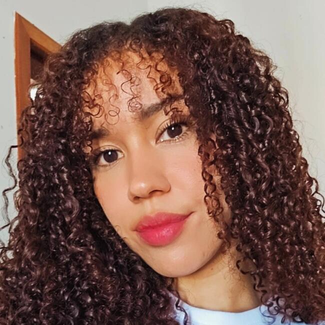 Babysitter in Porto Salvo: Larissa