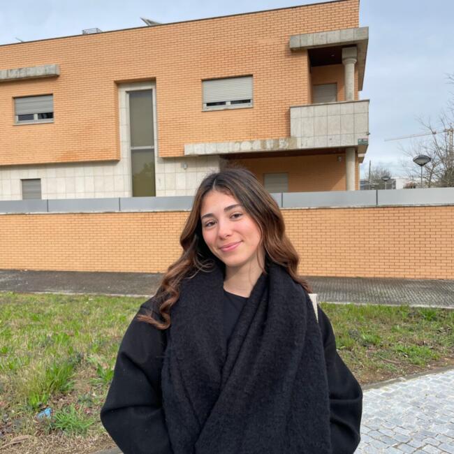 Babysitter in Moreira: Nádia