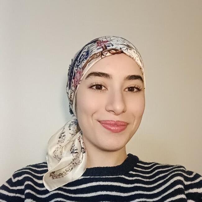 Babysitter in Marseille: Feryal