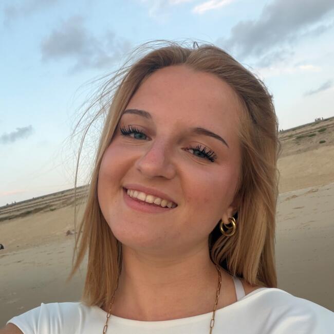 Babysitter in Lacapelle-Cabanac: Laurine