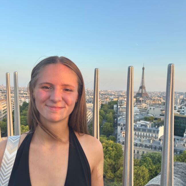 Babysitter in Anglet: Syrine