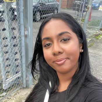 Babysitter Auckland: Divya
