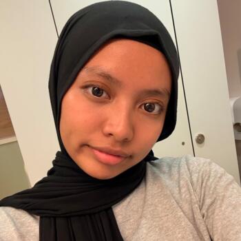 Babysitter in Singapore: Adlyna