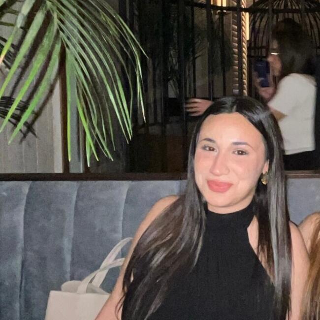 Babysitter in Kóntra Vilará: Χριστίνα