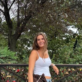 Babysitter in Le Mesnil-le-Roi: Marie