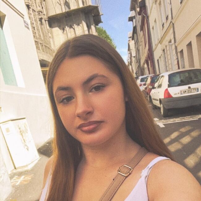Babysitter in Rouen: Lea