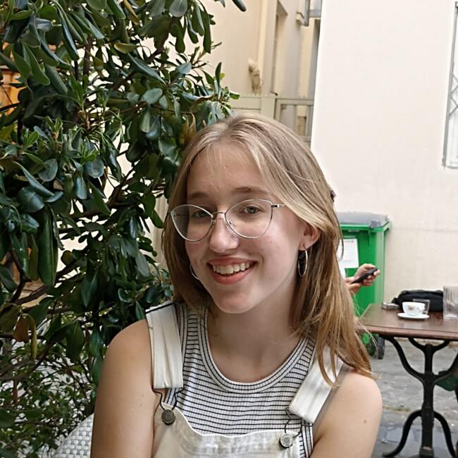 Babysitter in Paris: Anaïs