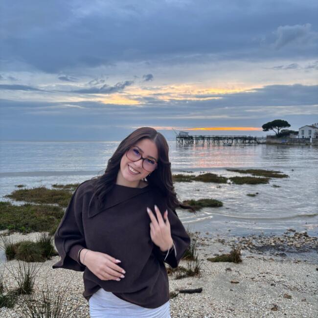 Babysitter in La Rochelle: Elia