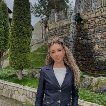 Bebisiterka u Niš: Almina