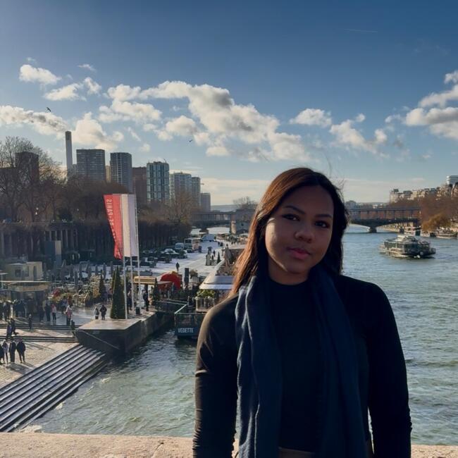 Babysitter in Cascais: Kathllen