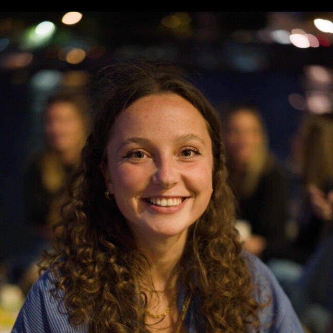 Babysitter in Paris: Coline
