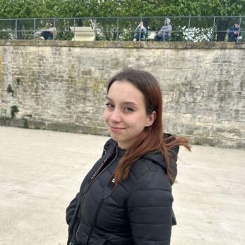 Babysitter in Chalon-sur-Saône: Elynn