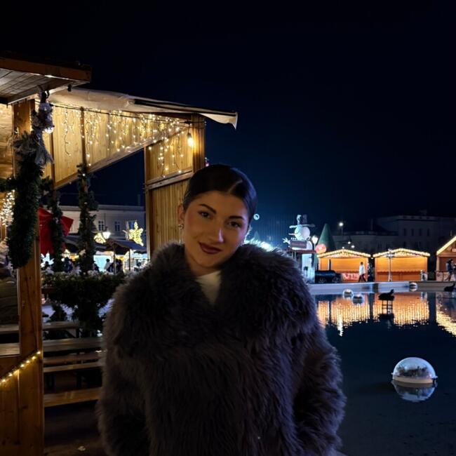 Babysitter in Angers: Alessia