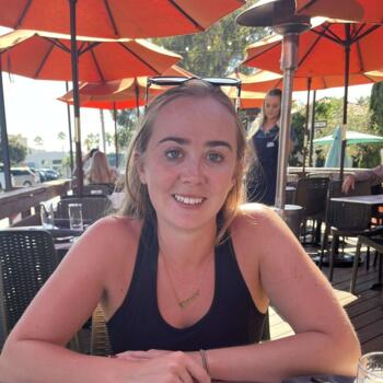 Babysitter in Vancouver: Aoife