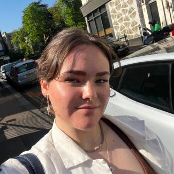 Babysitter in London: Mia