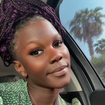 جليسة أطفال أبوظبي: Ntongo