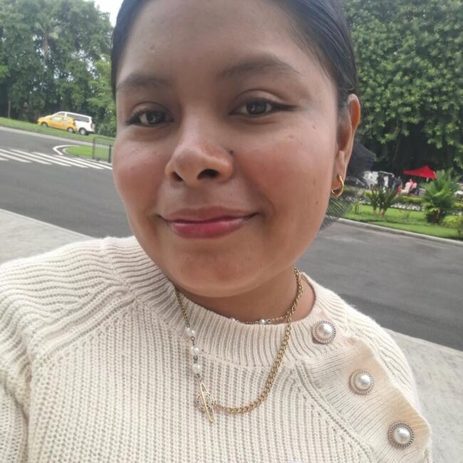 Babysitter in Panama-stad: Angela
