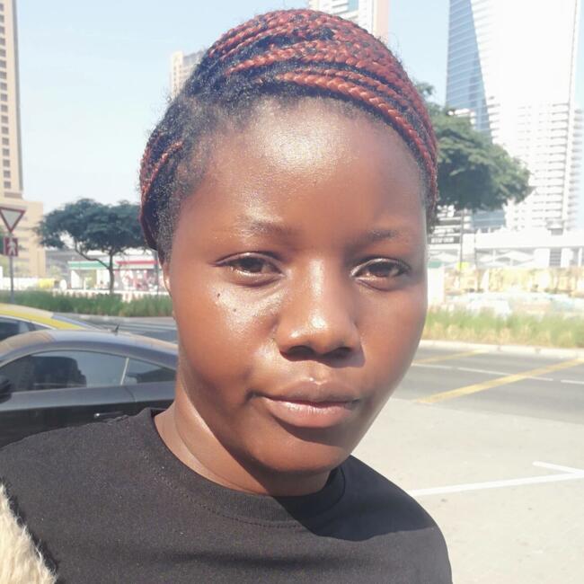 مربية أطفال في دبي: Tendai