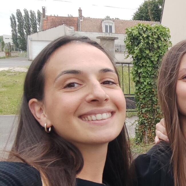 Babysitter in Saint-Maximin: Alyssa