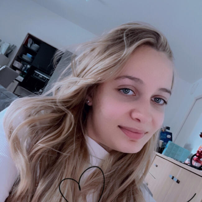 Babysitter in Elbeuf: Ines