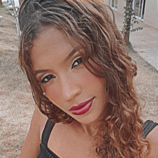 Babysitter in Aparecida de Goiânia: Mickaelly