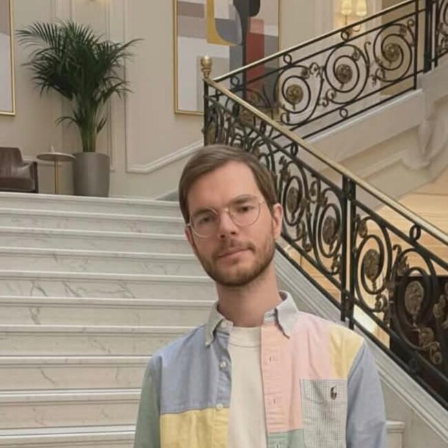 Babysitter in Braine-l'Alleud: Laurent