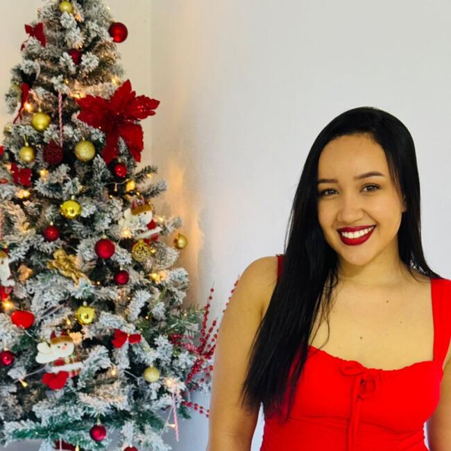 Babysitter in Marinha Grande: Julia