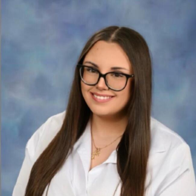 Babysitter in Oakville: Daniella