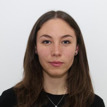 Babysitter in Rome: Sara