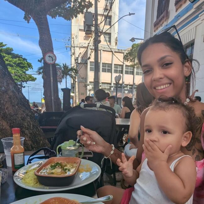 Emprego de babá em Maceió: Eyshilla