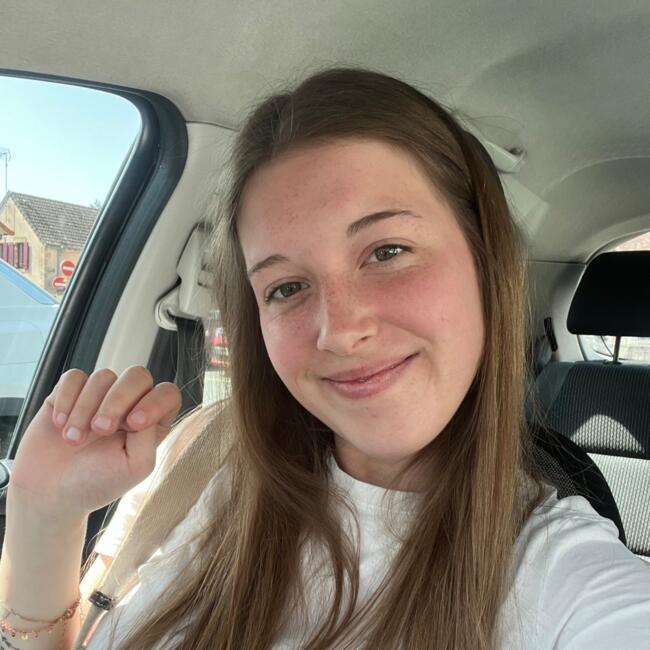 Babysitter in Orval: Kimy