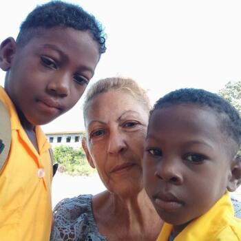 Babysitter Nismes: Midiala