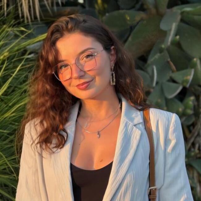 Babysitter in Devay: Manon