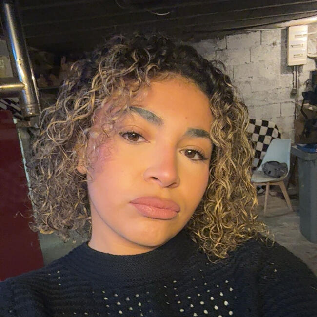 Babysitter in Saint-Chamond: Shirine