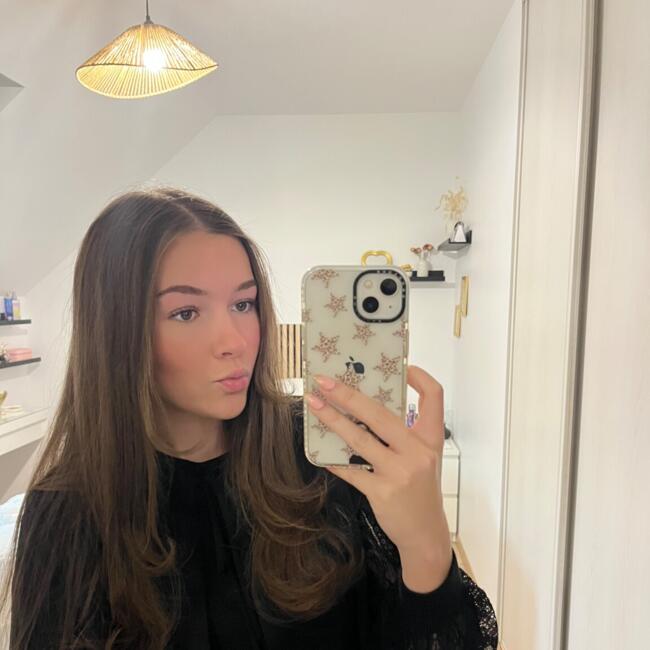 Babysitter in Savigny-le-Sec: Louise